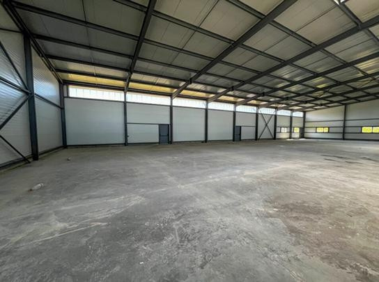 
                                                Vente
                                                 À vendre – Local d'activités de 1 185 divisible à partir de 320 à 429 m² dans la zone d'activités Be