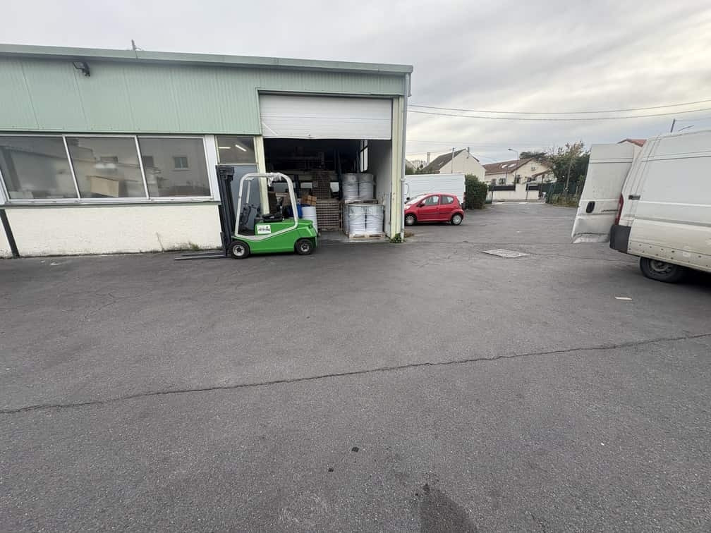 
                                                Vente
                                                 À vendre – Local d'activités de 1 250 m² à Argenteuil – Val-d'Oise (95)