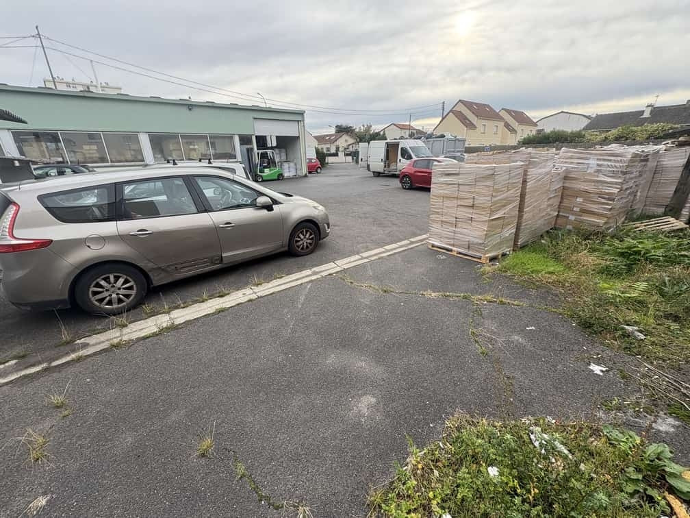 
                                                Vente
                                                 À vendre – Local d'activités de 1 250 m² à Argenteuil – Val-d'Oise (95)