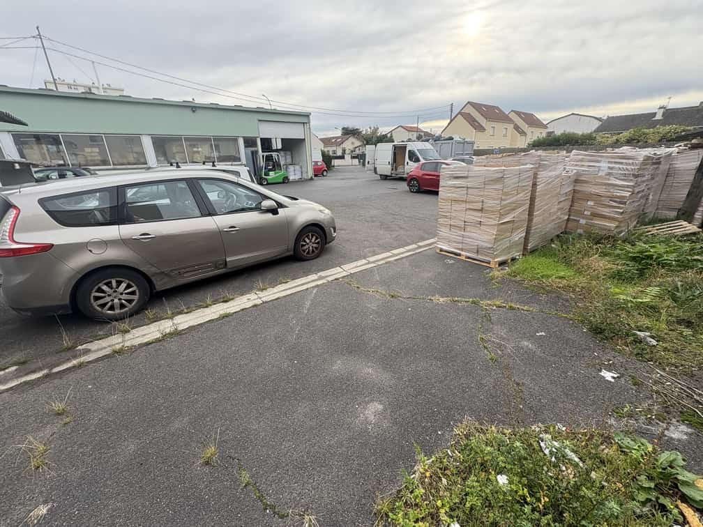 
                                                Vente
                                                 À vendre – Local d'activités de 1 250 m² à Argenteuil – Val-d'Oise (95)