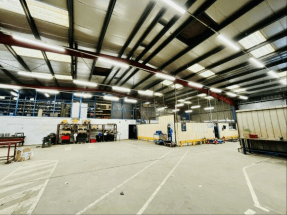 
                                                Vente
                                                 À vendre – Local d'activités de 1 969 m² à Gonfreville-l'Orcher – Seine-Maritime (76)