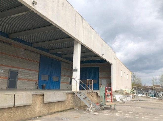 
                                                Vente
                                                 À vendre – Local d'activités de 4 358 m² à Réalmont – Tarn (81)