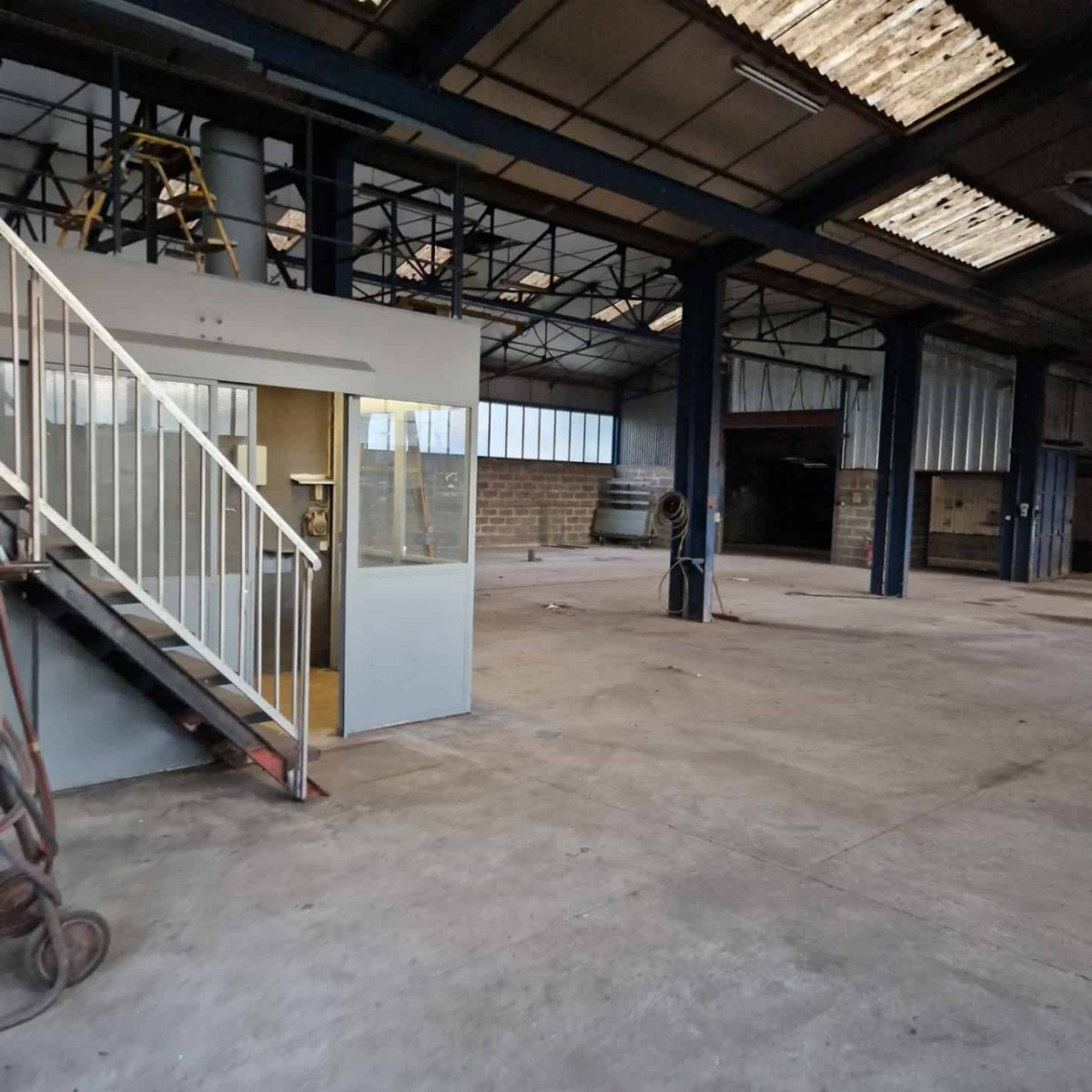 
                                                Vente
                                                 À vendre – Local d'activités de 570 m² à Évreux – Eure (27)