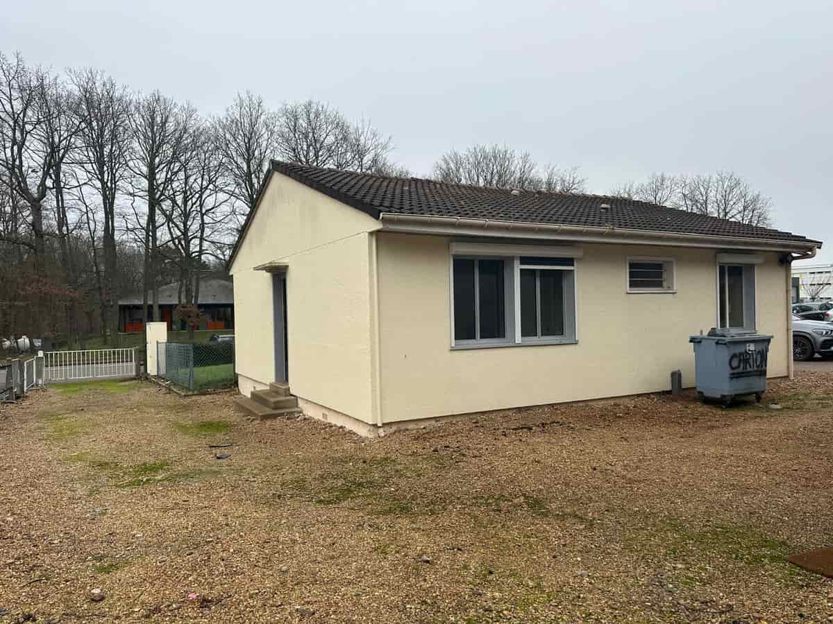 
                                                Vente
                                                 À vendre – Local d'activités de 570 m² à Évreux – Eure (27)