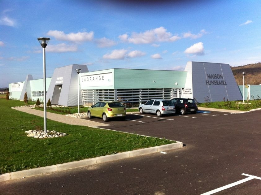 
                                                Vente
                                                 À vendre – Local d'activités de 700 m² à La Bastide-de-Bousignac – Ariège (09)