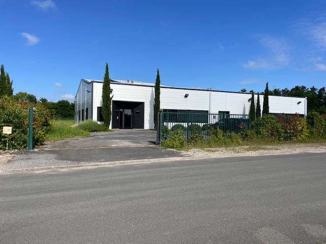 
                                                Vente
                                                 À vendre – Local d'activités de 830 m² à Surgères – Charente-Maritime (17)