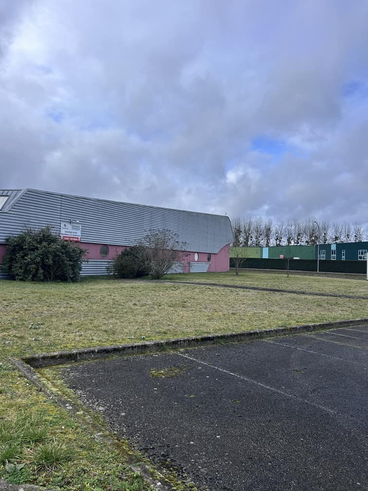 
                                                Vente
                                                 À Vendre – Local Industriel de 1 550 m² à Joigny – Yonne (89)
