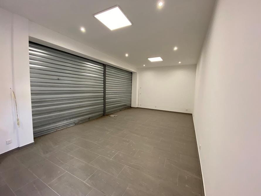 
                                                Vente
                                                 À vendre – Local industriel de 2 485,68 m² à Argenteuil – Val d'Oise (95)