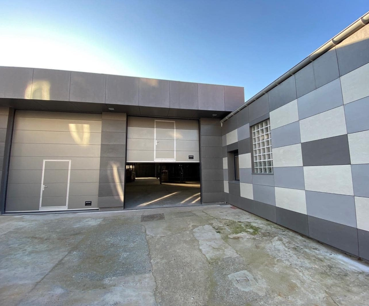 
                                                Vente
                                                 À vendre – Local industriel de 2 485,68 m² à Argenteuil – Val d'Oise (95)