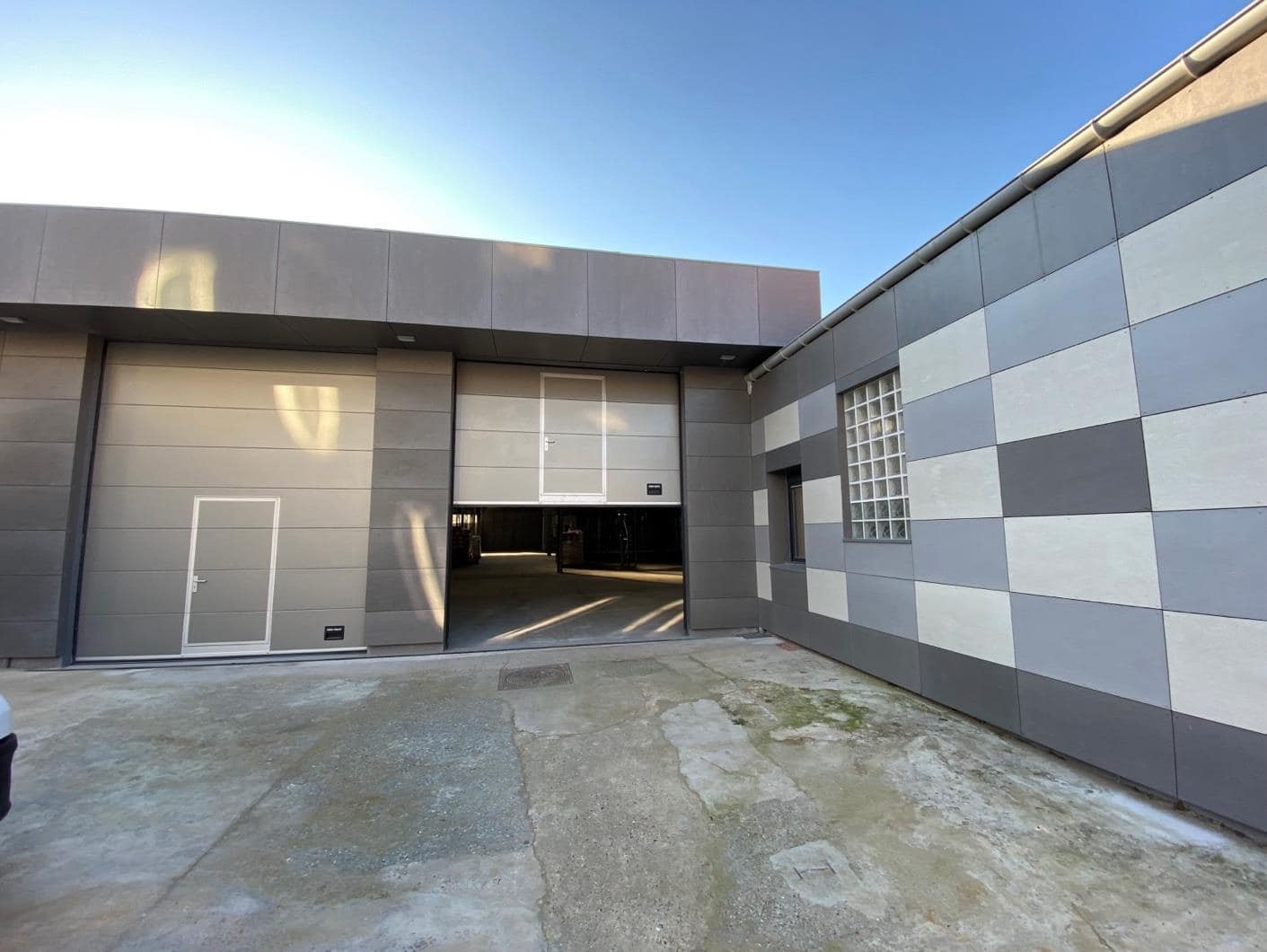 
                                                Vente
                                                 À vendre – Local industriel de 2 485,68 m² à Argenteuil – Val d'Oise (95)