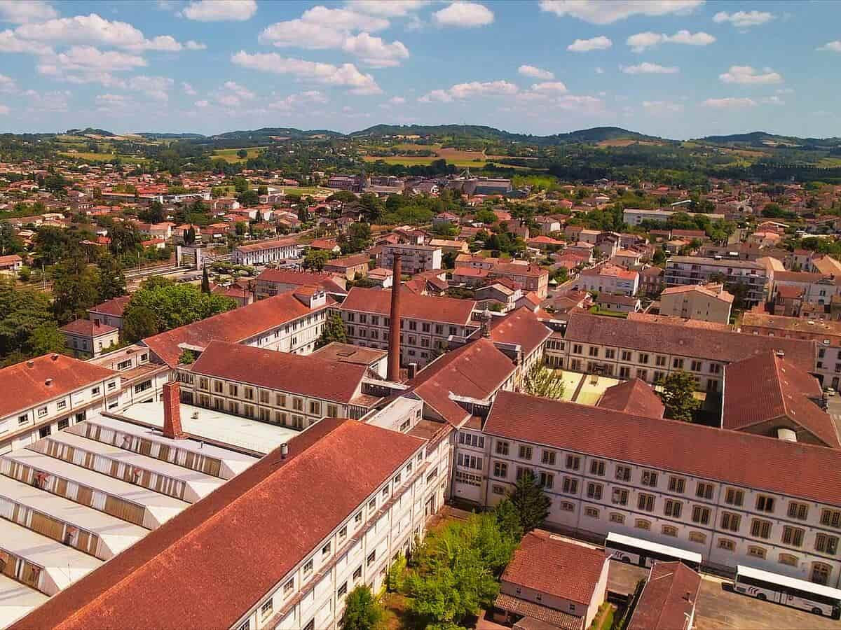 
                                                Vente
                                                 À vendre – Locaux d'activités de 80 à 150 m² dans le centre-ville de Tonneins – Lot-et-Garonne (47)
