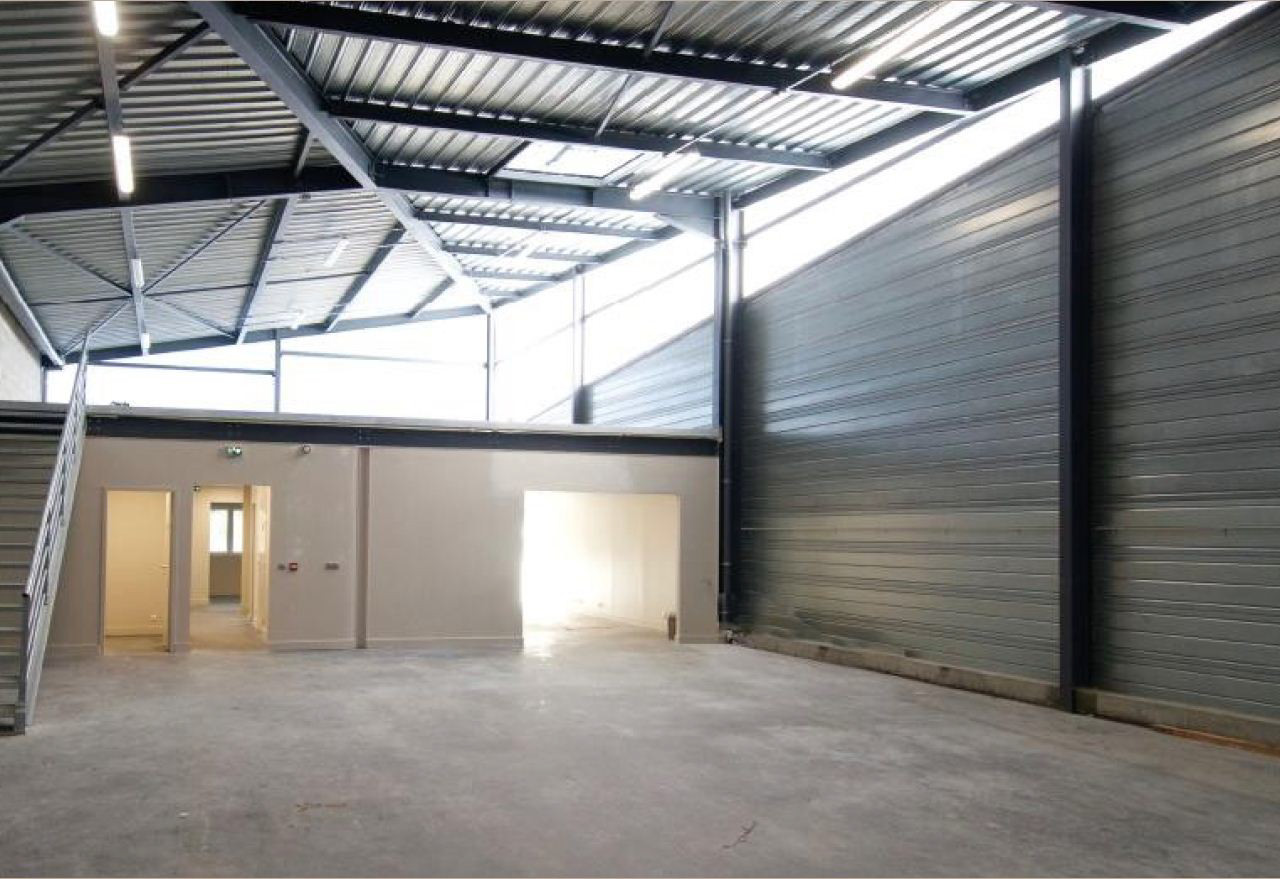 
                                                Vente
                                                 À vendre - locaux industriels divisibles de 250 m² à 7 500 m² à Deyme proche de Toulouse