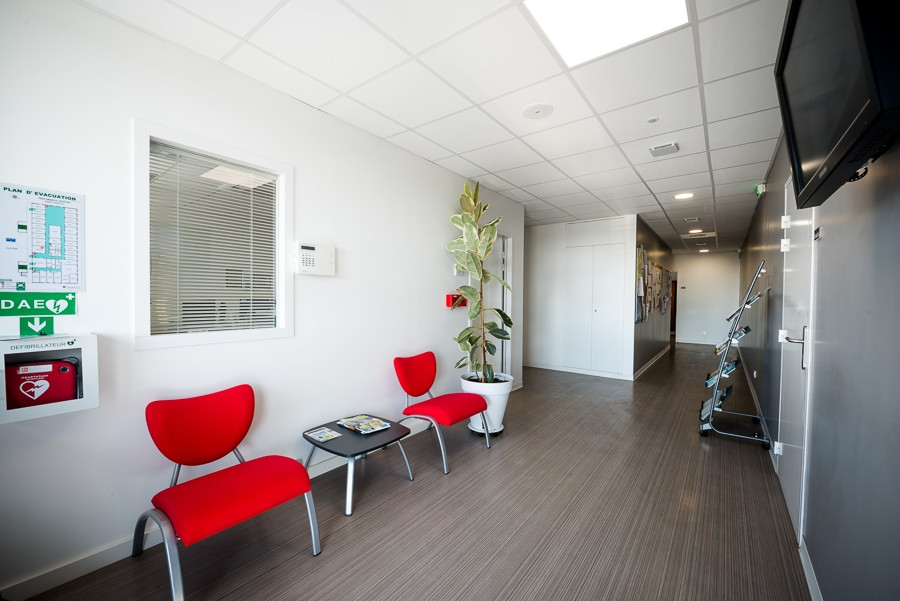
                                                Location
                                                 À vendre/louer - Bureaux et ateliers d'une superficie totale de 3 000 m² dans le Gard