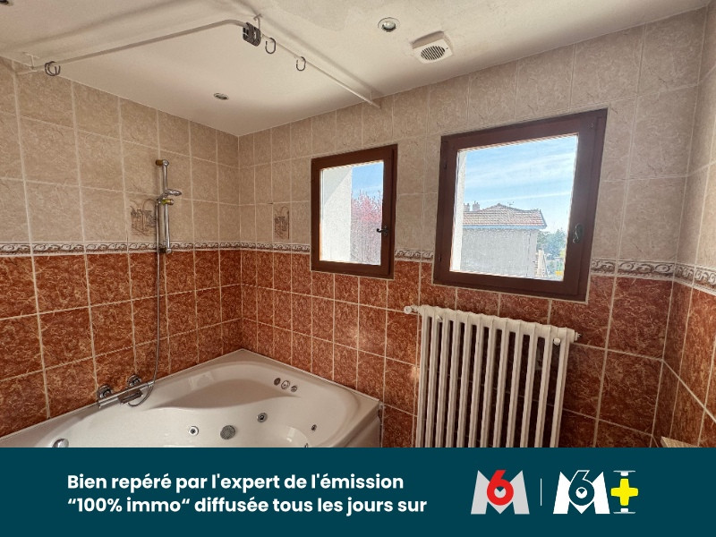 
                                                Vente
                                                 À vendre – Maison de 200 m² avec deux logements indépendants