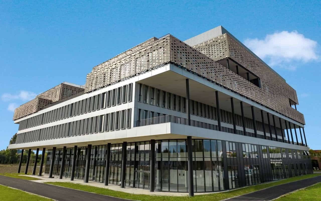 
                                                Location
                                                 À vendre ou à louer - 20 000 m² de bureaux divisibles à partir de 300 m² à Labège - Haute-Garonne (3