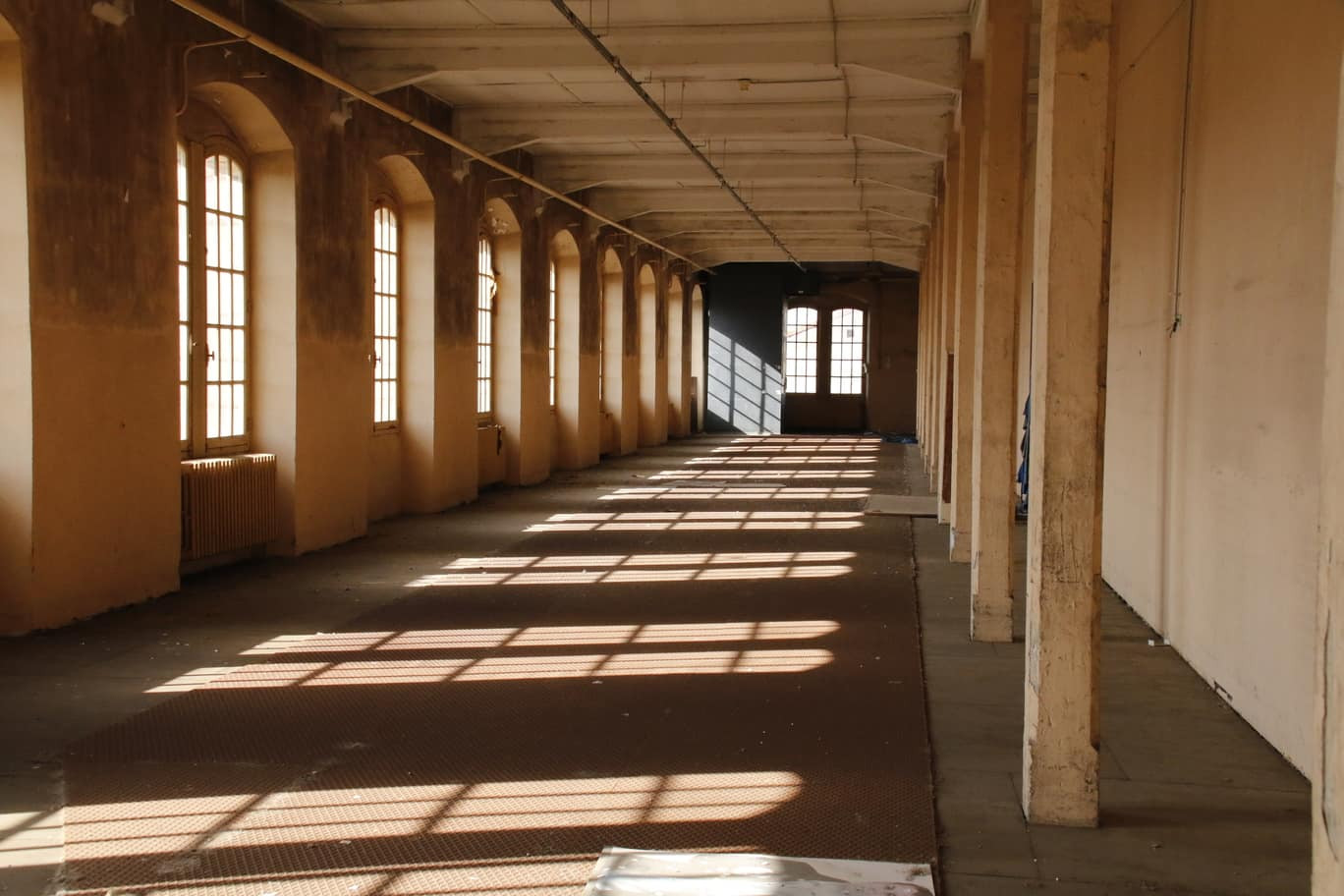 
                                                Vente
                                                 À vendre ou à louer – 48 000 m² de bureaux divisibles dans un espace entièrement rénové à Tonneins – Lot-et-Garonne (47)