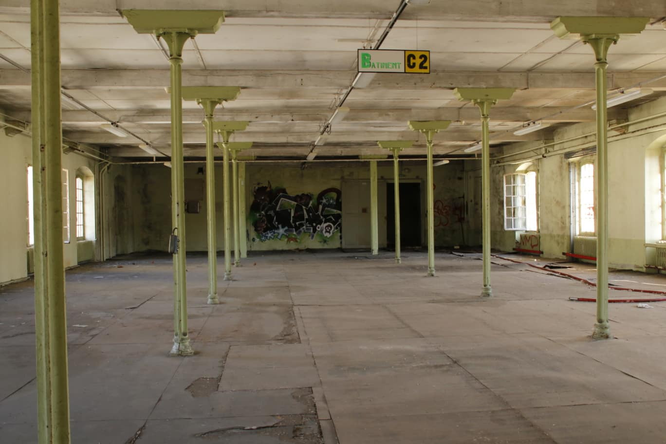 
                                                Vente
                                                 À vendre ou à louer – 48 000 m² de bureaux divisibles dans un espace entièrement rénové à Tonneins – Lot-et-Garonne (47)