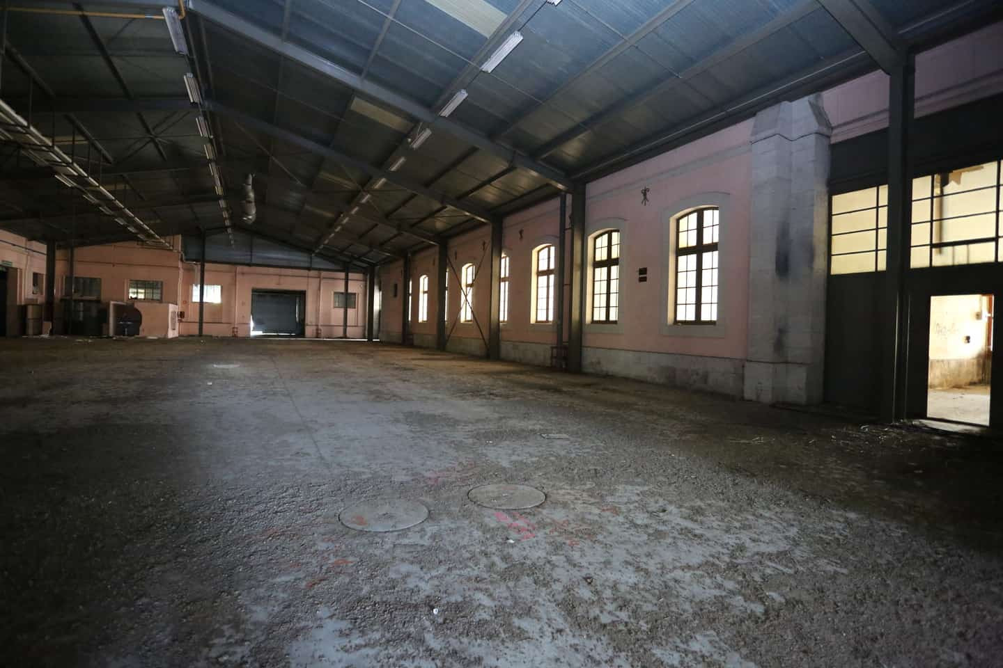 
                                                Vente
                                                 À vendre ou à louer – 48 000 m² de bureaux divisibles dans un espace entièrement rénové à Tonneins – Lot-et-Garonne (47)
