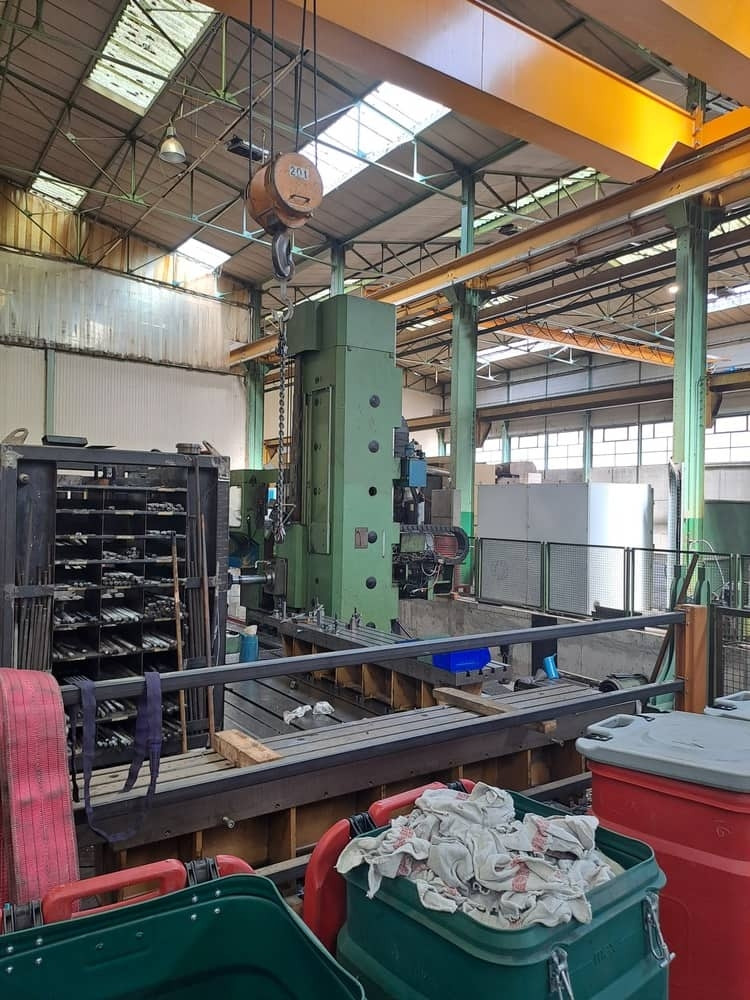 
                                                Location
                                                 À vendre ou à louer – Ancien bâtiment industriel de 11 000 m² à Génelard – Saône-et-Loire (71)
