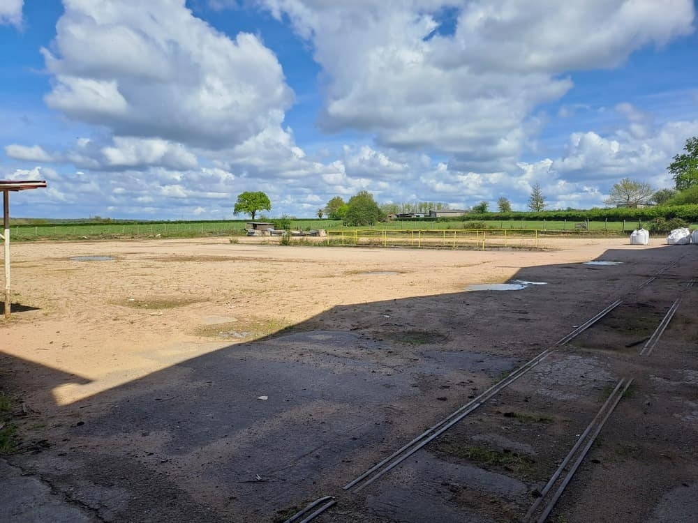 
                                                Location
                                                 À vendre ou à louer – Ancien bâtiment industriel de 11 000 m² à Génelard – Saône-et-Loire (71)