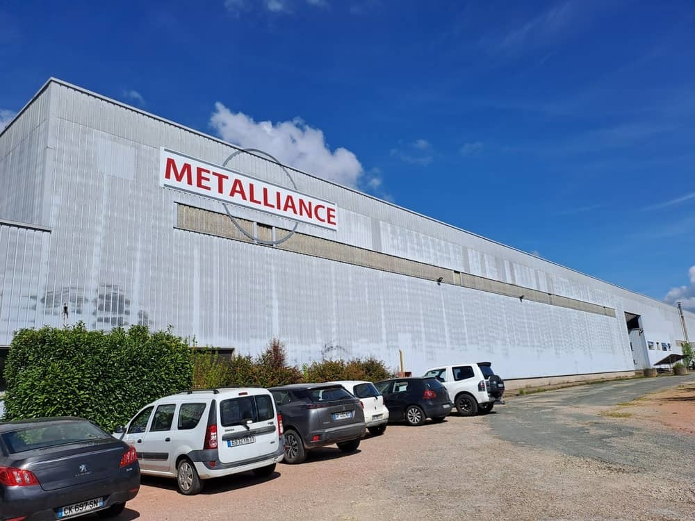 
                                                Location
                                                 À vendre ou à louer – Ancien bâtiment industriel de 11 000 m² à Génelard – Saône-et-Loire (71)