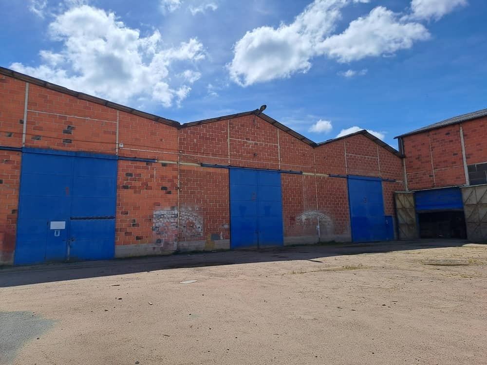 
                                                Location
                                                 À vendre ou à louer – Ancien bâtiment industriel de 11 000 m² à Génelard – Saône-et-Loire (71)