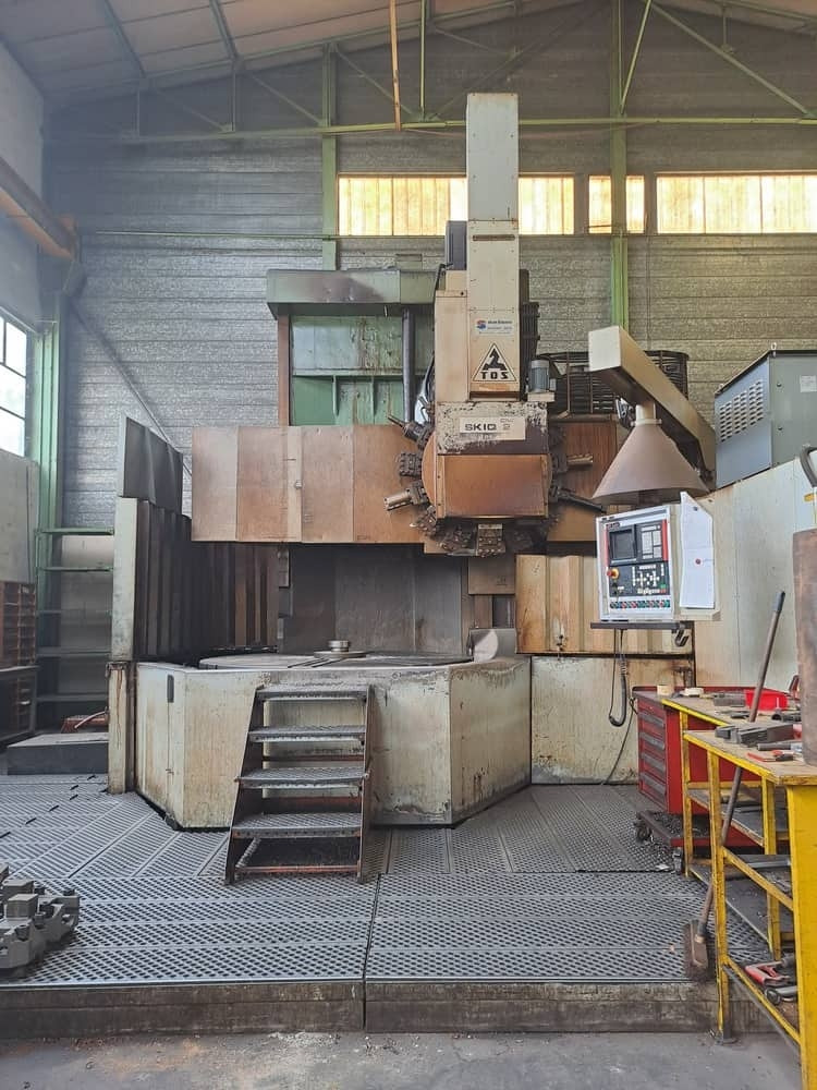 
                                                Location
                                                 À vendre ou à louer – Ancien bâtiment industriel de 11 000 m² à Génelard – Saône-et-Loire (71)