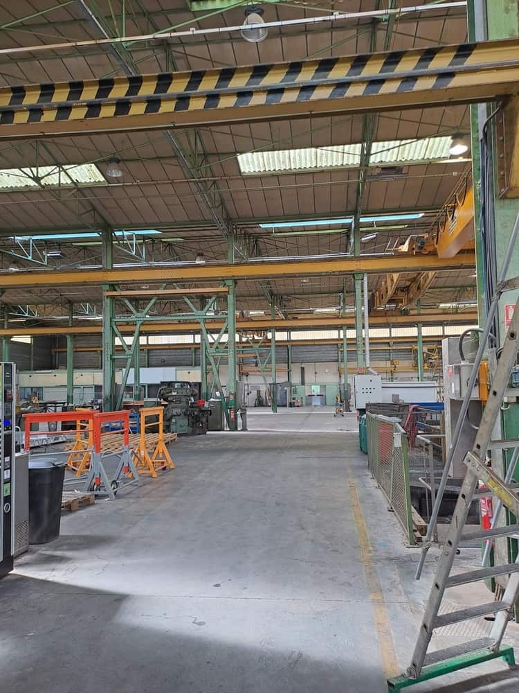 
                                                Location
                                                 À vendre ou à louer – Ancien bâtiment industriel de 11 000 m² à Génelard – Saône-et-Loire (71)