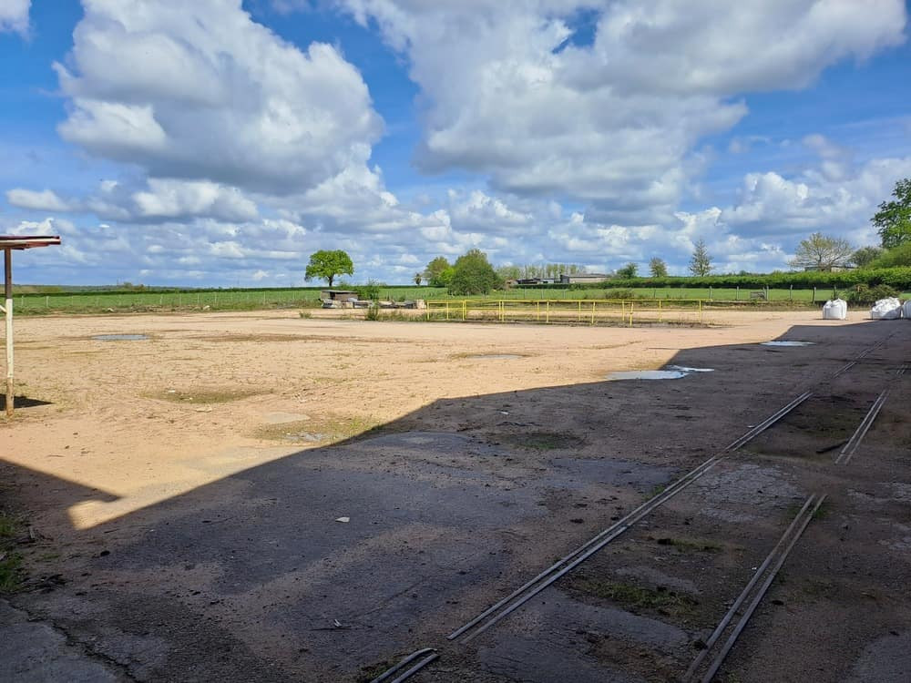 
                                                Location
                                                 À vendre ou à louer – Ancien bâtiment industriel de 11 000 m² à Génelard – Saône-et-Loire (71)