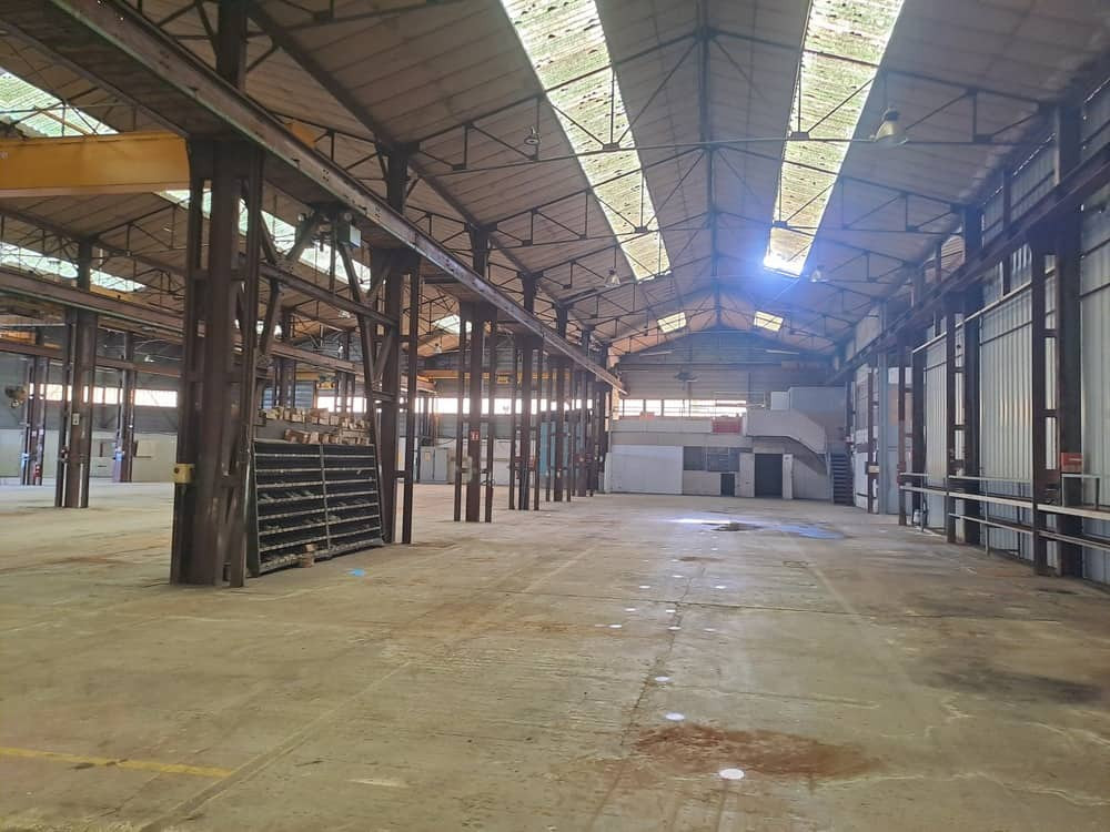 
                                                Location
                                                 À vendre ou à louer – Ancien bâtiment industriel de 11 000 m² à Génelard – Saône-et-Loire (71)