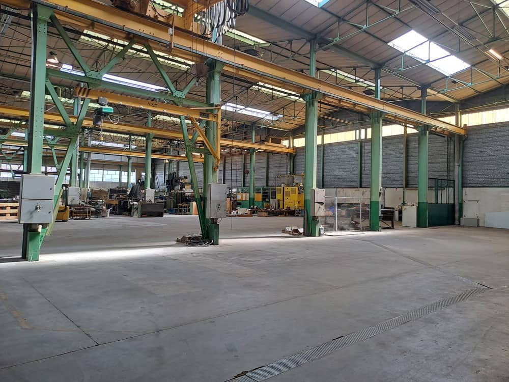 
                                                Location
                                                 À vendre ou à louer – Ancien bâtiment industriel de 11 000 m² à Génelard – Saône-et-Loire (71)