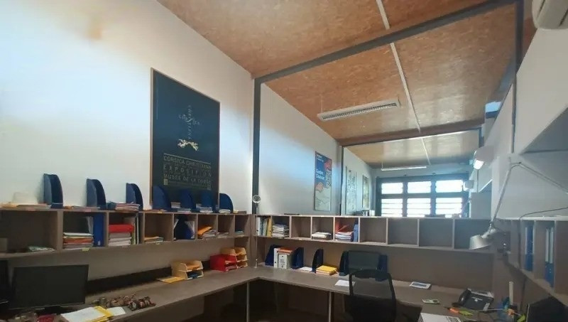 
                                                Vente
                                                 À vendre ou à louer – Bureaux de 304 m² à Avignon – Vaucluse (84)