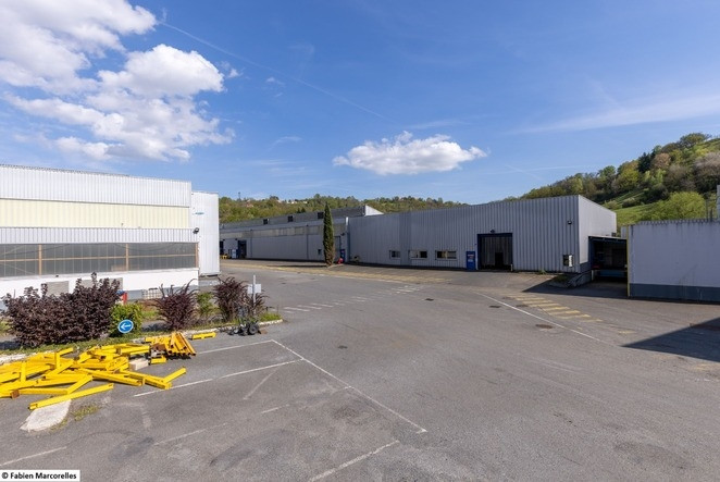 
                                                Location
                                                 À vendre ou à louer - Entrepôts industriels à partir de 922,3 m² à Viviez - Aveyron (12)