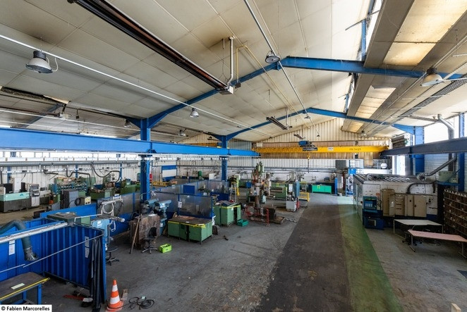 
                                                Location
                                                 À vendre ou à louer - Entrepôts industriels à partir de 922,3 m² à Viviez - Aveyron (12)
