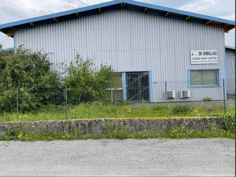 
                                                Vente
                                                 À vendre ou à louer – Local d'activités de 1 000 m² à Tarbes (65)