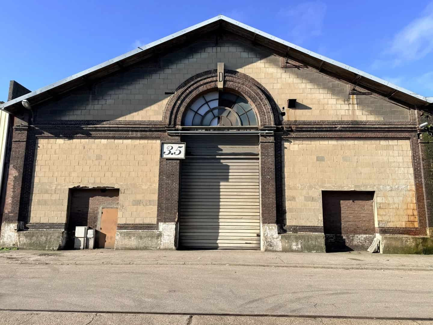 
                                                Location
                                                 À vendre ou à louer – Local d'activités de 1 129 m² au Havre – Seine-Maritime (76)