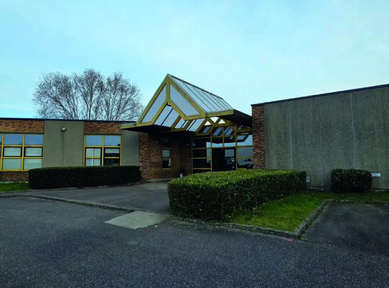 
                                                Location
                                                 À vendre ou à louer – Local d'activités de 1 914 m² à Mont-Saint-Aignan – Seine-Maritime (76)