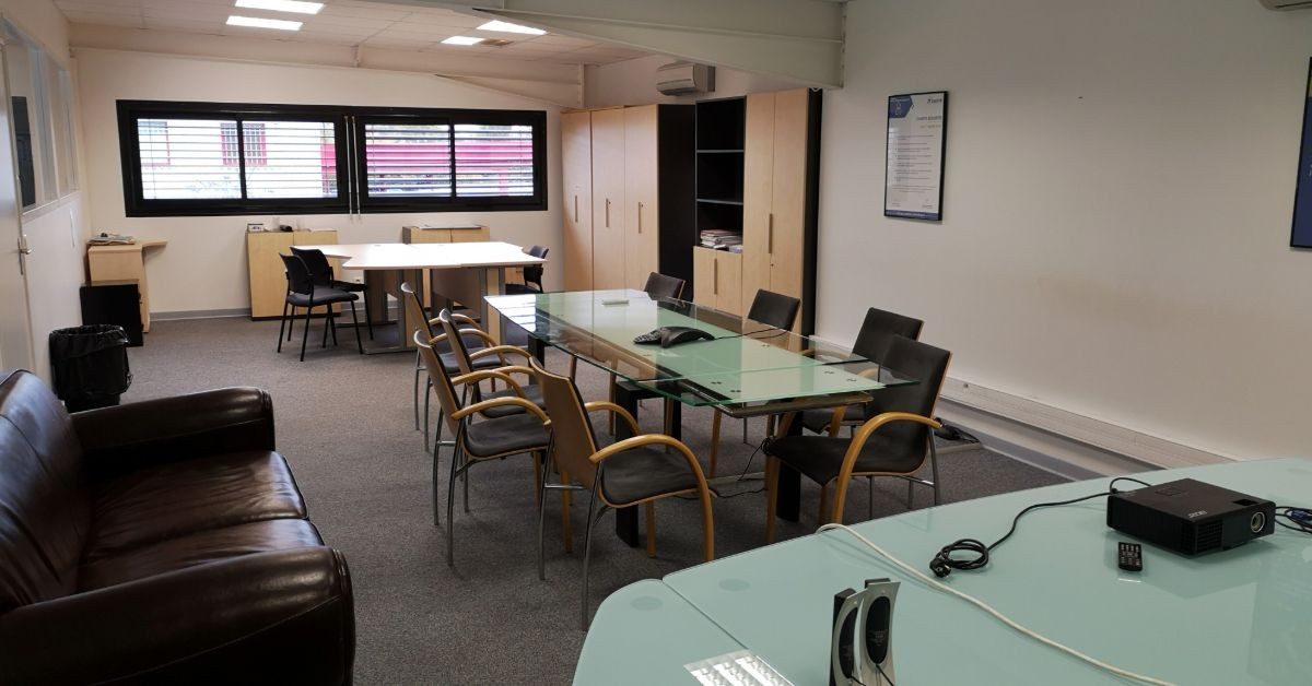 
                                                Location
                                                 À vendre ou à louer – Local d'activités de 2 059 m² à Pamiers – Ariège (09)