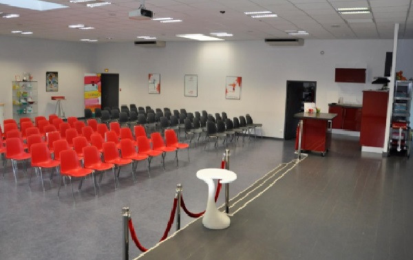 
                                                Location
                                                 À vendre ou à louer – Local d'activités de 654 m² à Clairac – Lot-et-Garonne (47)