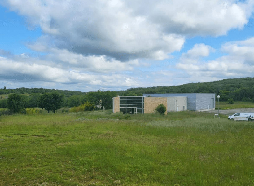 
                                                Location
                                                 À vendre ou à louer - Local d'activités de 715 m² à Cahors (46)