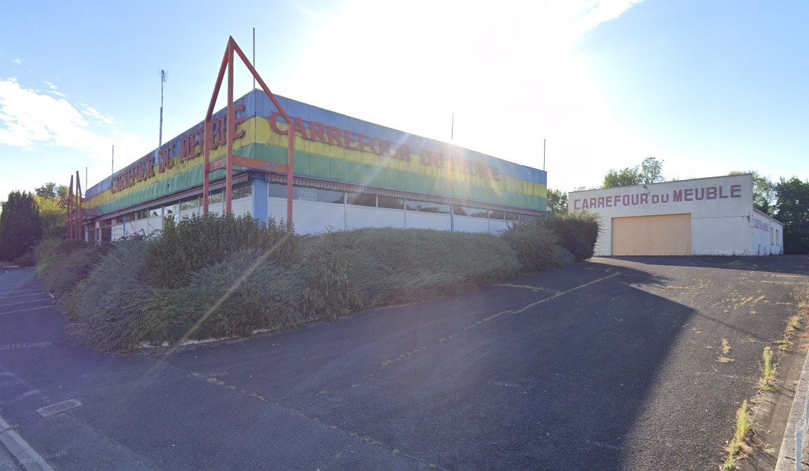 
                                                Vente
                                                 À vendre ou à louer – Local Industriel de 1 980 m² à Saint-Séverin – Charente (16)