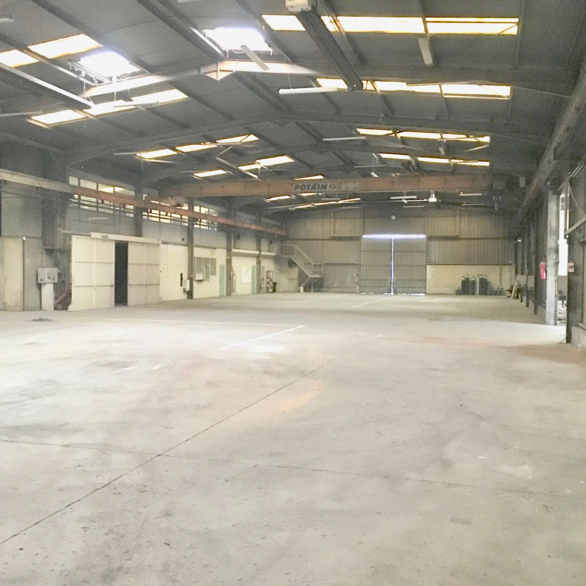
                                                Location
                                                 À vendre ou à louer - Local Industriel de 2 286 m² à Amiens