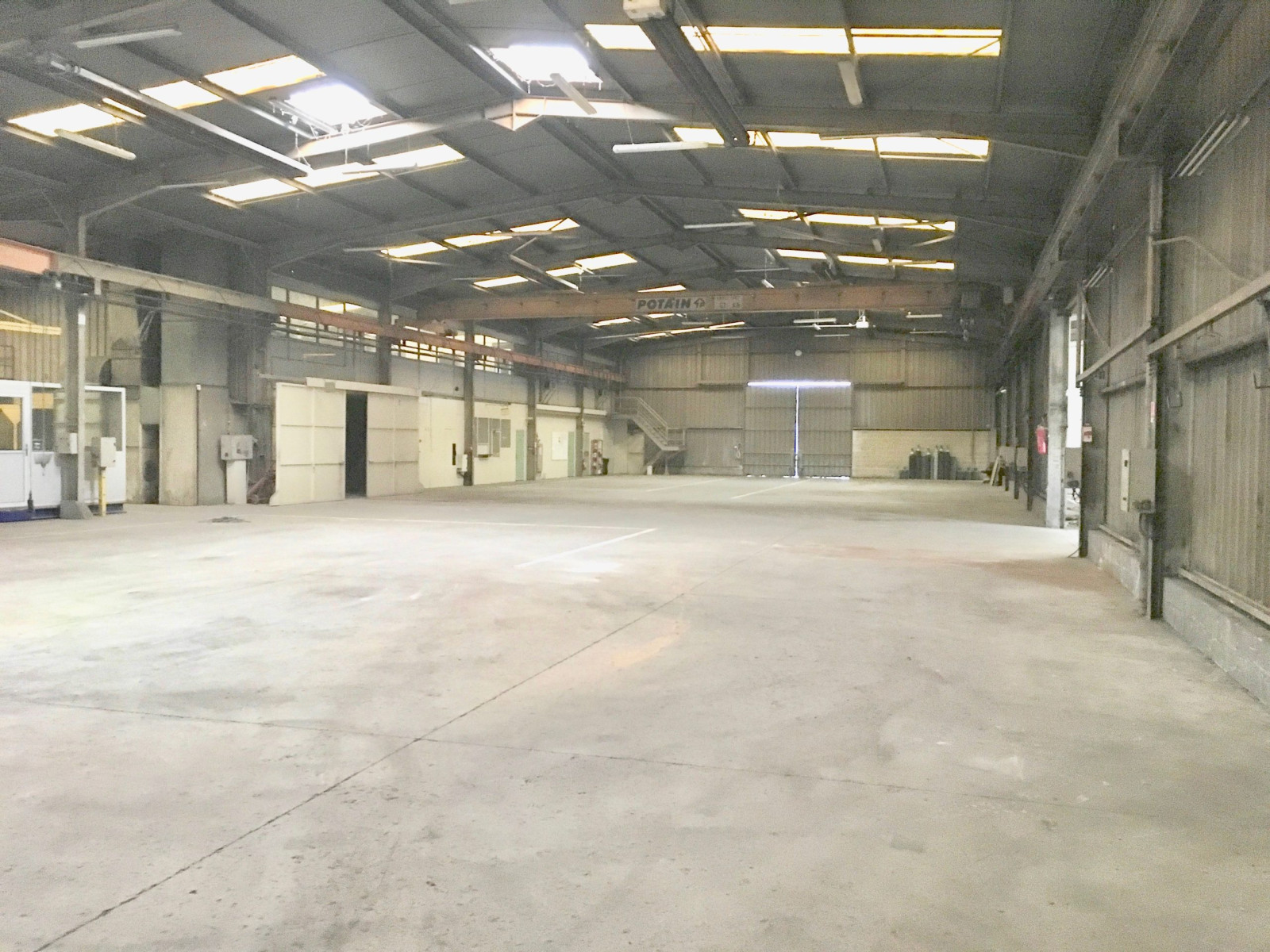 
                                                Location
                                                 À vendre ou à louer – Local Industriel de 2 286 m² à Amiens