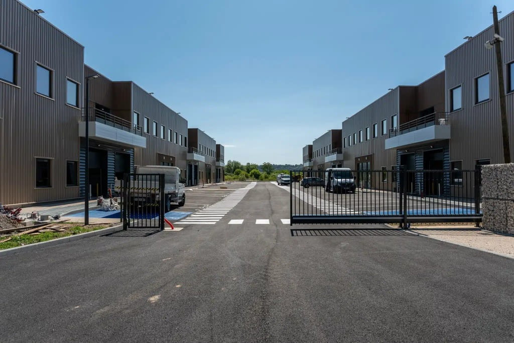 
                                                Location
                                                 À vendre ou à louer – Locaux d'activités à partir de 190 m² à Oissel – Seine-Maritime (76)