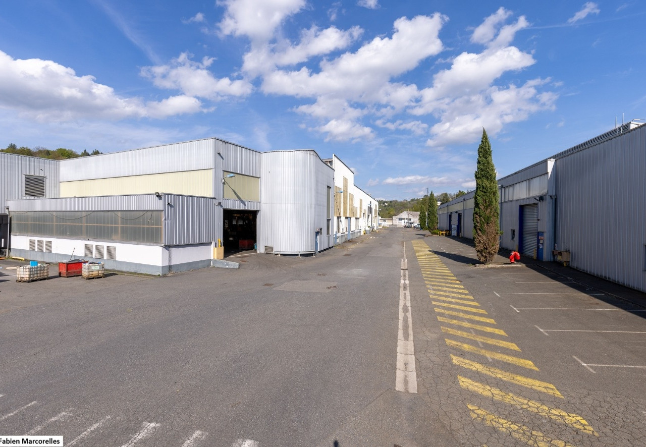 
                                                Location
                                                 À vendre ou à louer - Site industriel de 7 471 m² à Viviez - Aveyron (12)