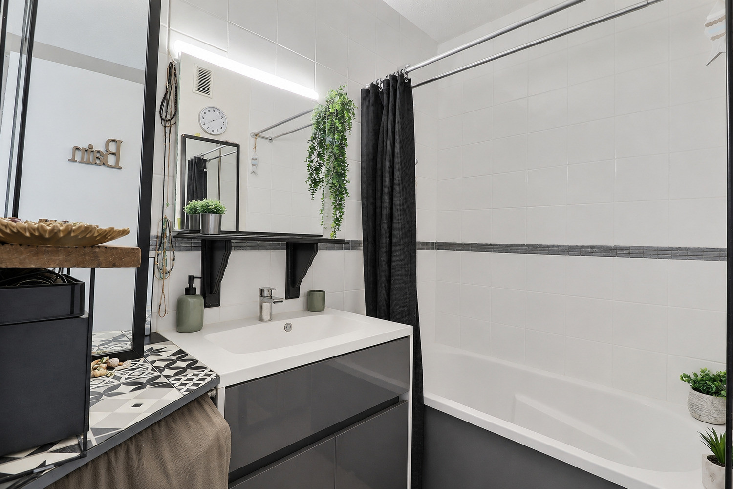 
                                                Vente
                                                 À VENDRE – T3 de 69 m² avec balcon à Pessac