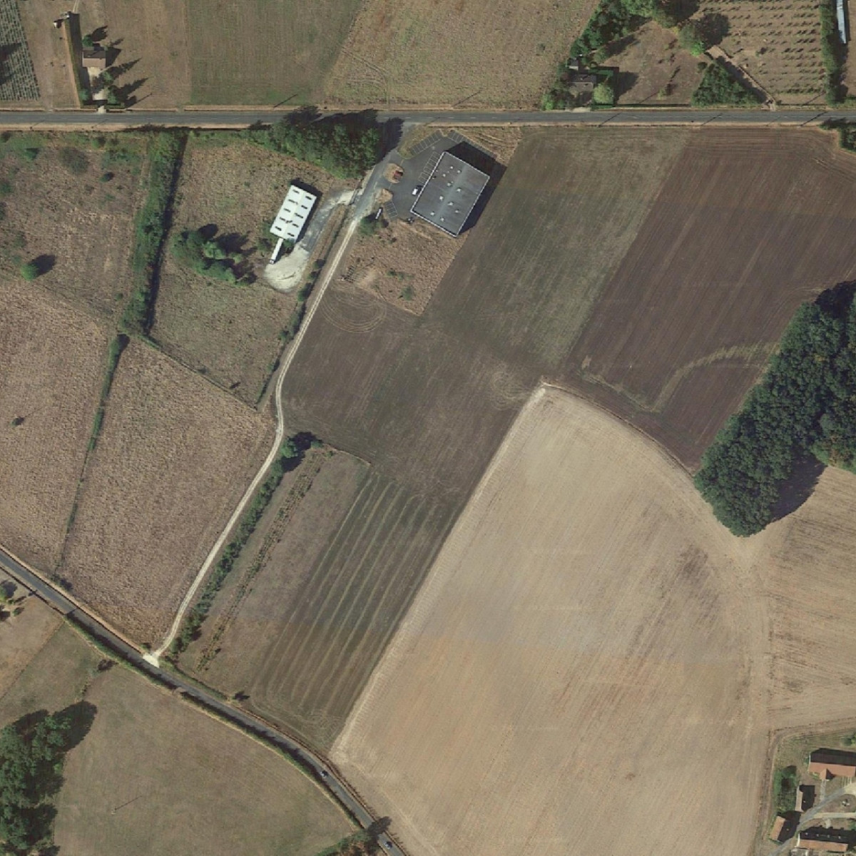 
                                                Vente
                                                 À vendre - Terrain industriel de 10 000 à 18 000 m² à St Georges sur la Prée- Cher (18)