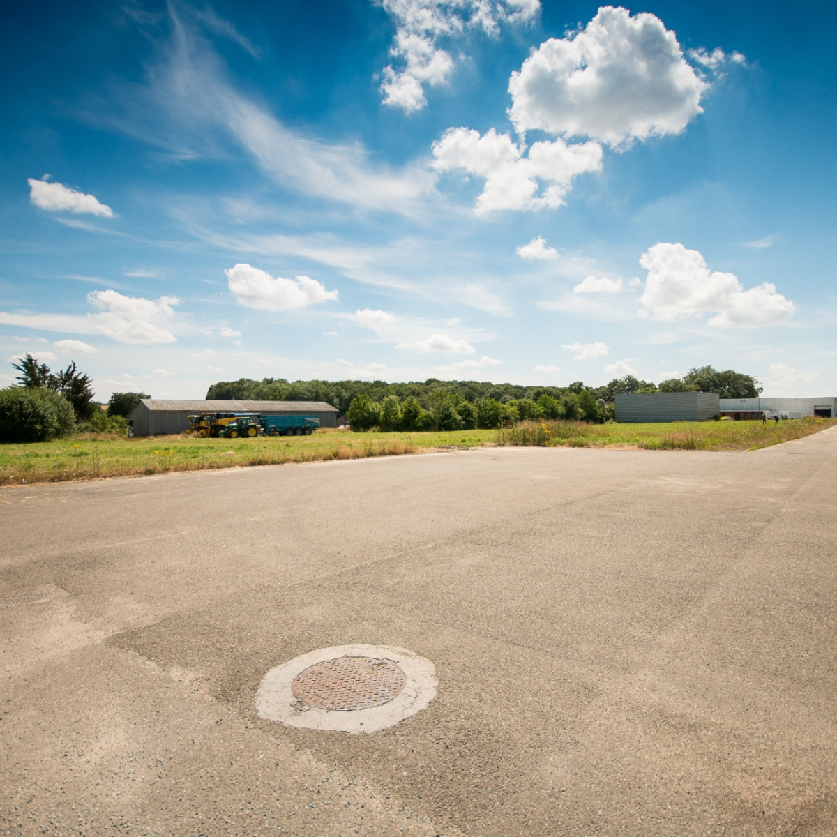 
                                                Vente
                                                 À vendre - Terrain industriel de 10 000 m² à Champrond-en-Gâtine – Eure-et-Loir (28)