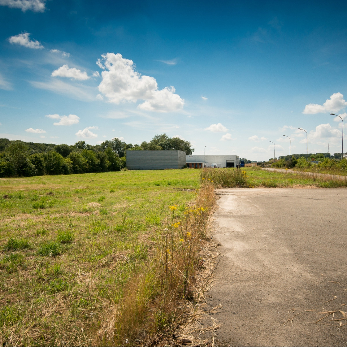 
                                                Vente
                                                 À vendre - Terrain industriel de 10 000 m² à Champrond-en-Gâtine – Eure-et-Loir (28)