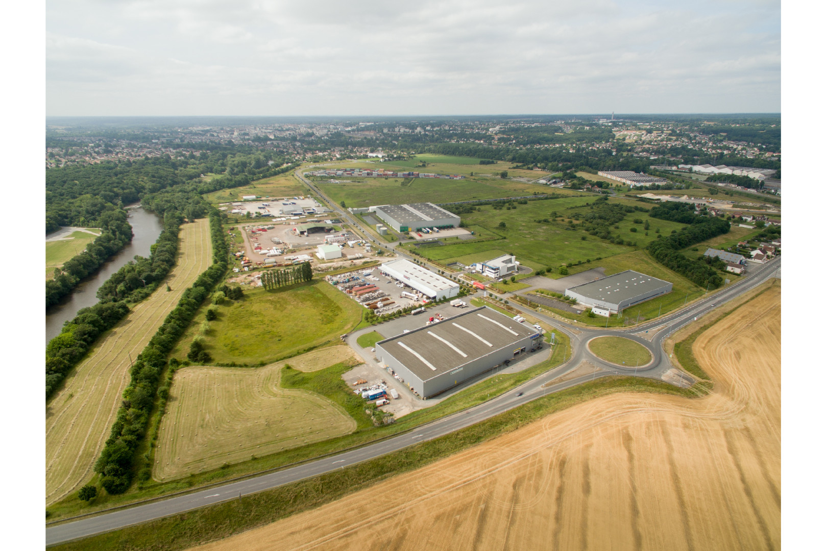 
                                                Vente
                                                 À vendre – Terrain Industriel de 20 hectares dédiés à la Logistique à Vierzon – Cher (18)